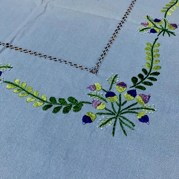 🪻April Cornell-Embroidered Cotton Tablecloth - Picture 12 of 15